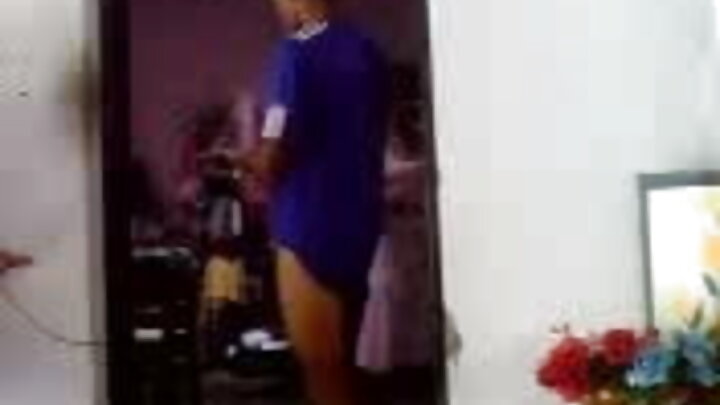 Mama wa kambo Sarah Taylor anamtongoza mwanawe wa kambo