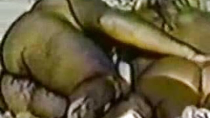 Video nzuri ya ponografia na msichana mdogo