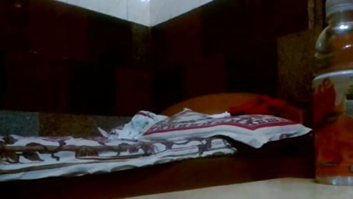Ponografia ambapo msichana mrembo anamtongoza kaka yake wa kambo