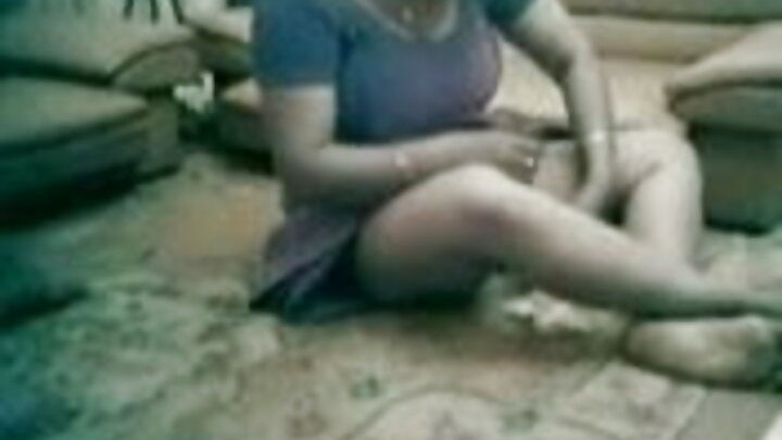 Ngono ya ngono ya Kirusi ambapo msichana anafurahia uume wa kaka yake wa kambo