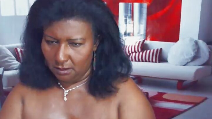 Brunette Sasha Tatcha ananaswa kwenye uume na matako na mpenzi wake