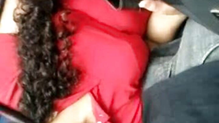 Mwanaume mwenye upara anamlawiti keshia mzuri katika duka kubwa
