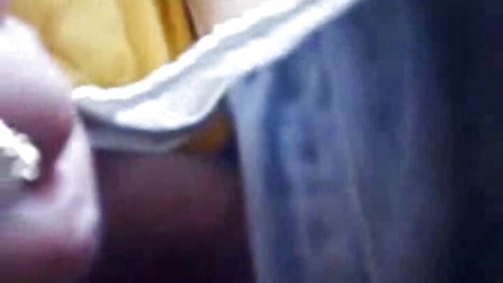 Wasichana wenye pussy zenye manyoya wanafanya ngono kali
