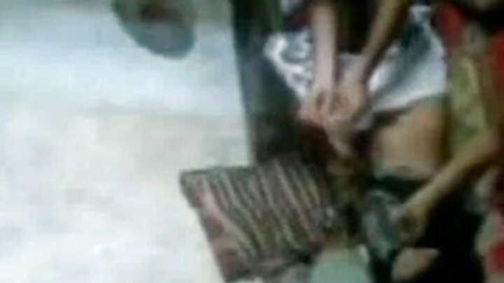 Vijana wawili wanamtongoza dada zao wa kambo