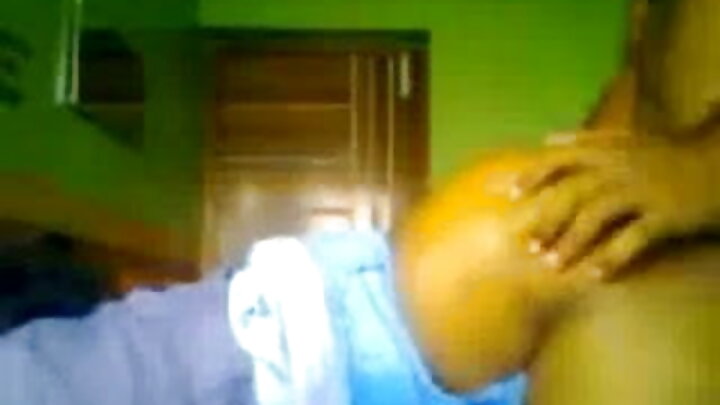 Msichana wa Urusi anavutiwa sana na uume wake kwa ajili ya likizo