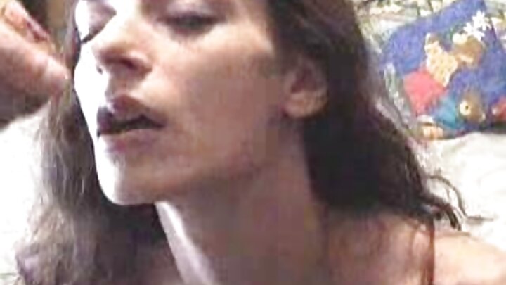 Preeti Marie wa Urusi analawitishwa kwenye matako na mwanaume