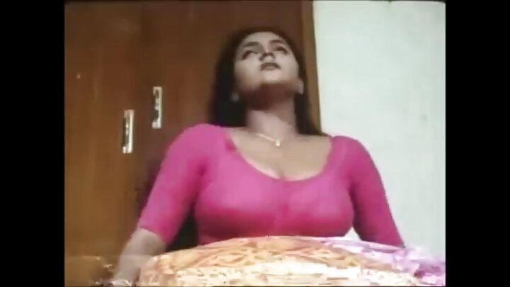 Msichana wa Urusi anavutiwa sana na msusi
