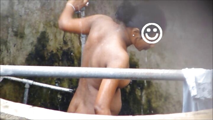 Mwanafunzi mtanashati anamlawiti mwalimu wake.
