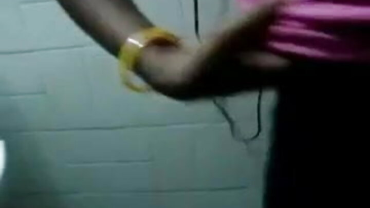 Wanaume wanawachumbia kikatili wapenzi wao wa kike warembo