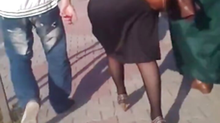 Amber Moore mwenye nywele za blonde anafurahia ngono na mwanaume mweusi