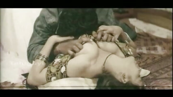 Picha za ngono za Kirusi ambapo msichana mrembo anamdanganya mpenzi wake na jirani yake