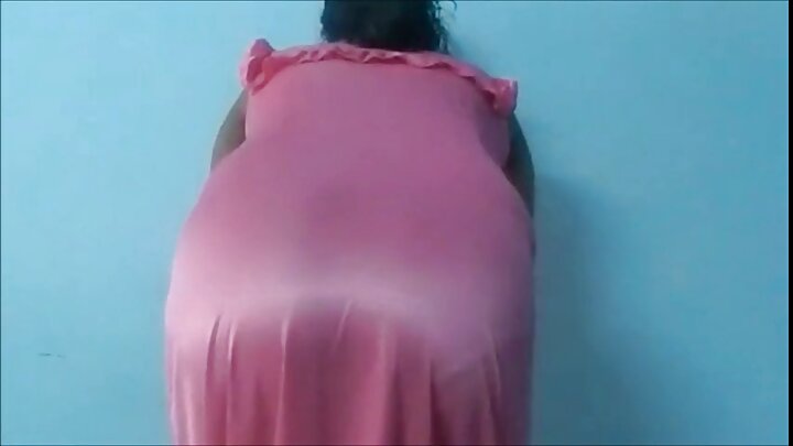 Ngono ya mkundu kwa Kirusi ambapo mwanaume anamlawiti mpenzi wake