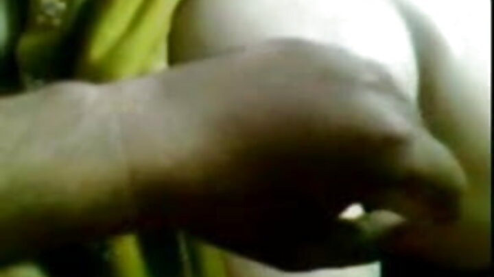 Msichana mrembo anampiga mwalimu wake wa yoga