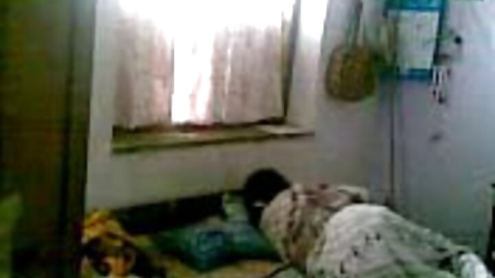 Ponografia ya kudanganya ambapo Chloe Surreal anamlawiti mpenzi wake