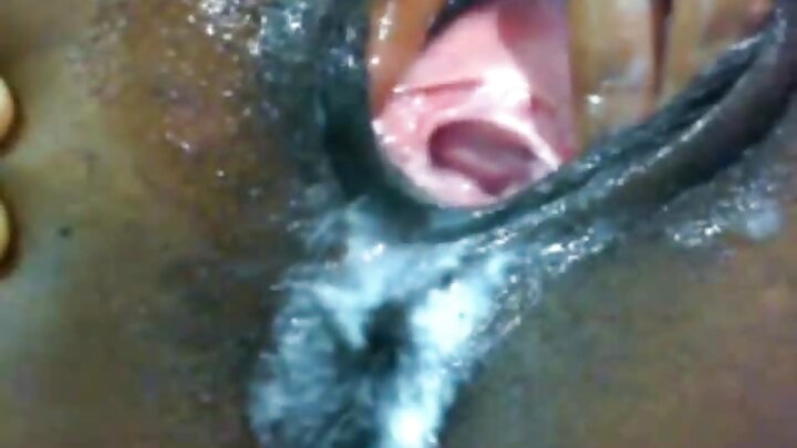 Msichana wa Urusi anatoa uume wake kwa uume wa mpenzi wake
