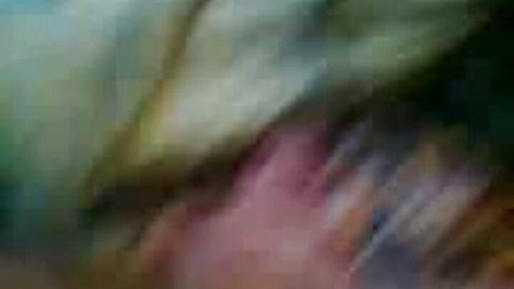 Ngono ya nyumbani ambapo mwanaume anamfanyia mapenzi mpenzi wake kwa upole kwenye uume