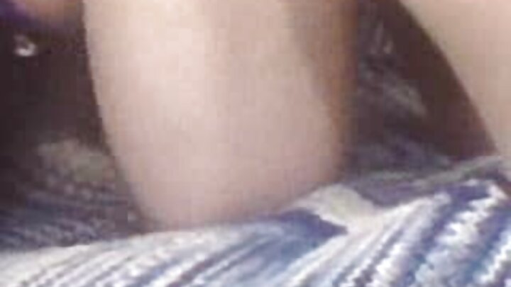 Msichana mrembo anamlawiti mpenzi wa mama yake