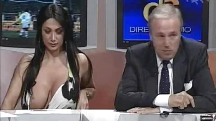 Porn za watu watatu za FFM zikimshirikisha Violet Starr na True Kate