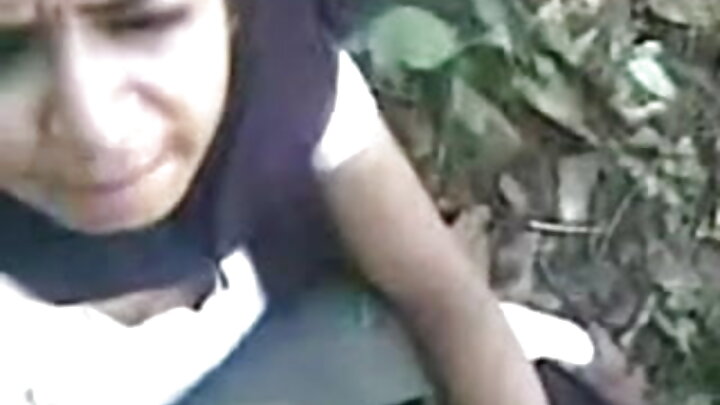 Ponografia ya Kirusi ambapo mwanaume anamtania na kumlawiti msichana