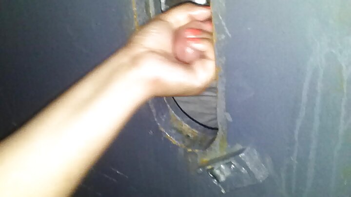 Wanaume wawili weusi wenye mashoga wakubwa walala na msichana mdogo
